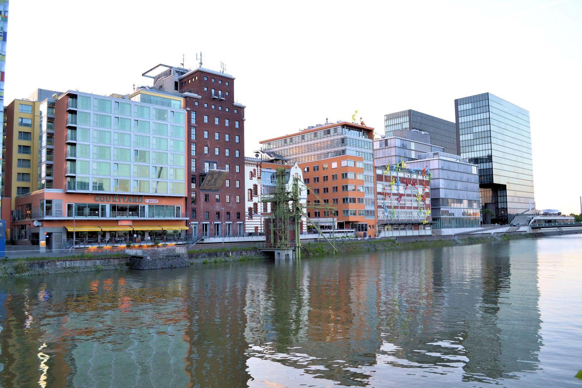 Courtyard By Marriott Duesseldorf Hafen Hotel Luaran gambar